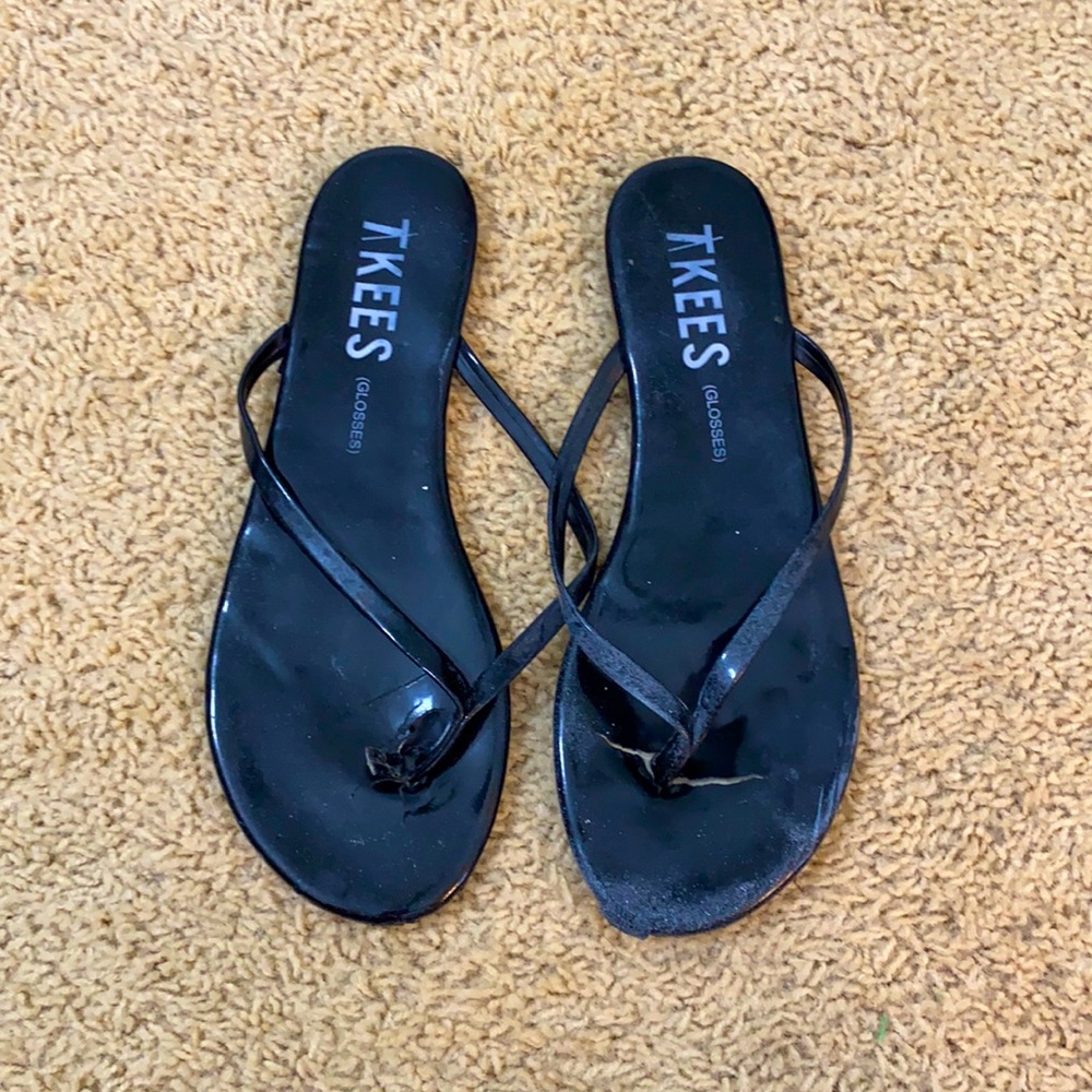 Black tkees. Very worn. Size 8!